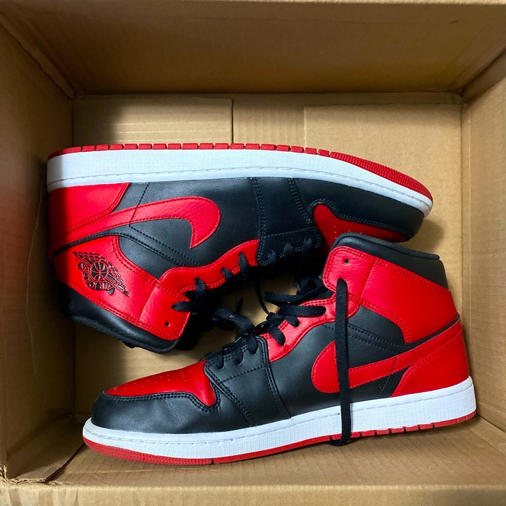2020 Air Jordan 1 Mid Banned
